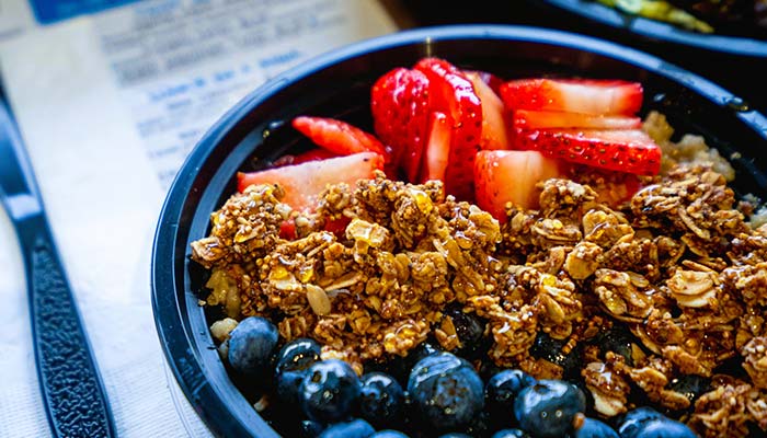 Franks Cafe Boardman Ohio restaurant breakfast berry and oats bowl